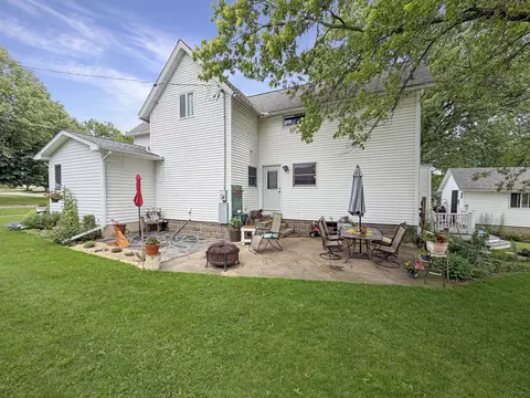 Exterior - 204 W Pearl St, Lanark, IL 61046 photo 9 of 11