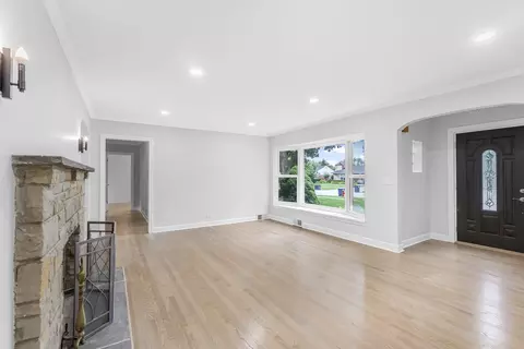 155 Cornell Ave, Des Plaines, IL 60016 photo 4