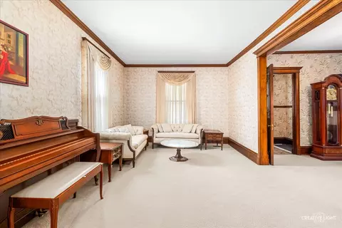 Living - 386 E Chicago St, Elgin, IL 60120 photo 1 of 2
