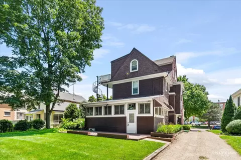 Exterior - 386 E Chicago St, Elgin, IL 60120 photo 6 of 8