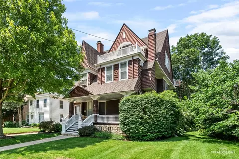 Exterior - 386 E Chicago St, Elgin, IL 60120 photo 2 of 8
