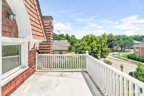 Exterior - 386 E Chicago St, Elgin, IL 60120 photo 5 of 8