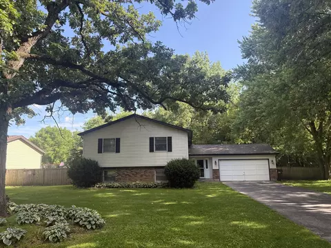 9513 Ballard Rd, Crystal Lake, IL 60014