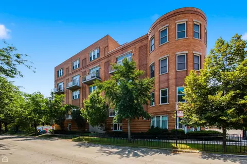 645 W Surf St #A4, Chicago, IL 60657