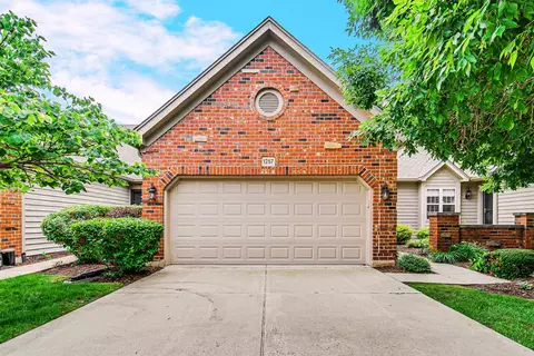 1257 Oakleaf Ct, Aurora, IL 60506