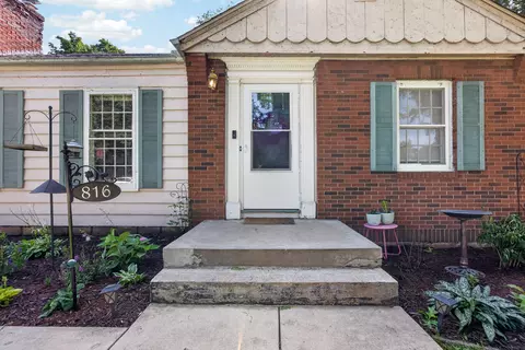 Exterior - 816 Manchester Rd, Normal, IL 61761 photo 2 of 9