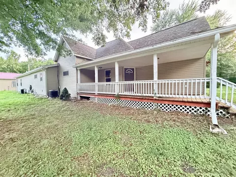 802 North Rd, West Frankfort, IL 62896