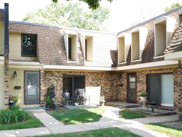 7770 S Woodward Ave #7F, Woodridge, IL 60517