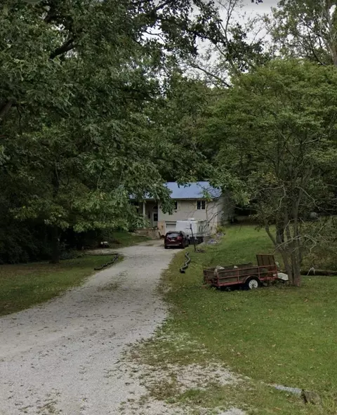 12275 Middle Creek Rd, Clinton, IL 61727