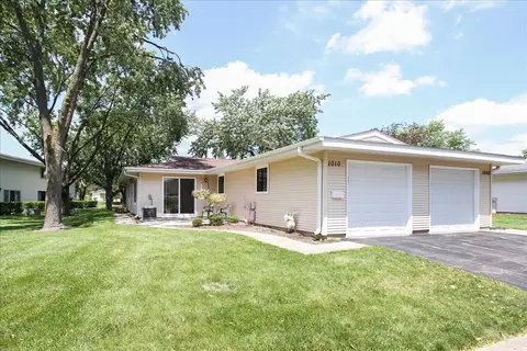 1010 Glastonbury Ln, Schaumburg, IL 60193