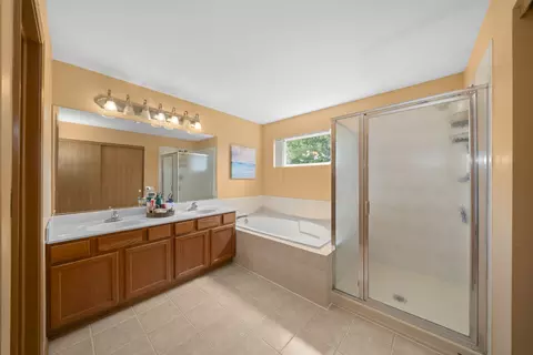 Bath - 6922 Sahara Dr, Plainfield, IL 60586 photo 2 of 5