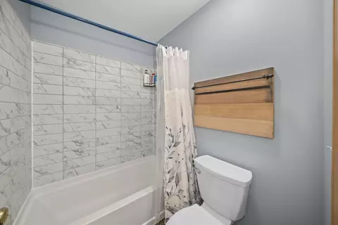 Bath - 6922 Sahara Dr, Plainfield, IL 60586 photo 4 of 5