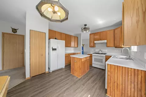 Kitchen - 6922 Sahara Dr, Plainfield, IL 60586 photo 2 of 3