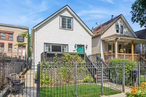2016 N Whipple St, Chicago, IL 60647