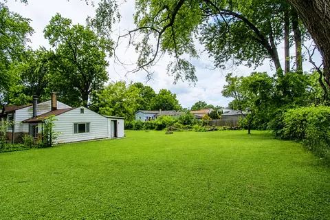 403 Maplewood Dr, Lakemoor, IL 60051 photo 3