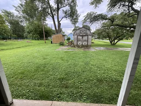 213 Maple St, Odin, IL 62870 photo 2