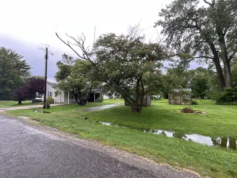 213 Maple St, Odin, IL 62870 photo 3
