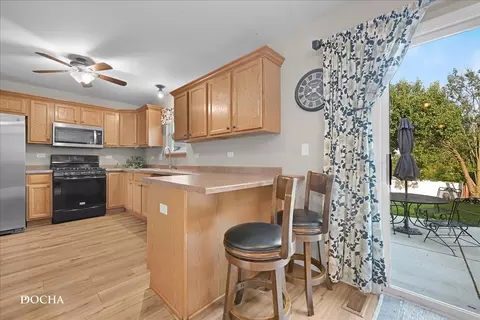 Kitchen - 2002 Ashbrook Ct, Plainfield, IL 60586 photo 2 of 2