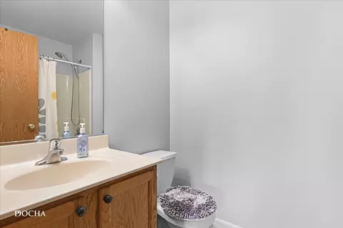 Bath - 2002 Ashbrook Ct, Plainfield, IL 60586 photo 3 of 3