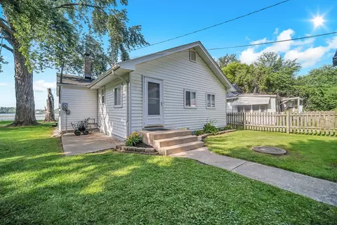 28422 W Park Ave, Wauconda, IL 60084