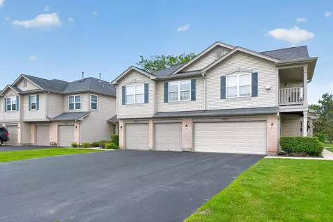 7016 S Stratton Ln, Gurnee, IL 60031