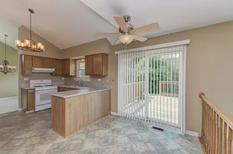 1327 Northgate Dr, Bartlett, IL 60103 photo 9