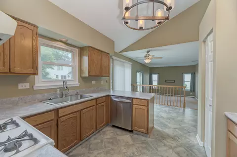 1327 Northgate Dr, Bartlett, IL 60103 photo 11