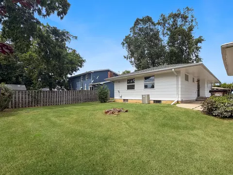 Exterior - 1346 Empire Ct, Freeport, IL 61032 photo 1 of 2