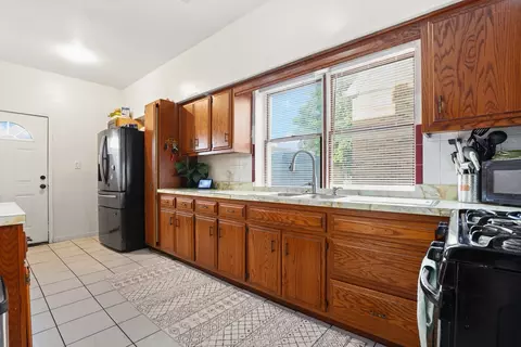 Kitchen - 560 E Cass St, Joliet, IL 60432 photo 1 of 3