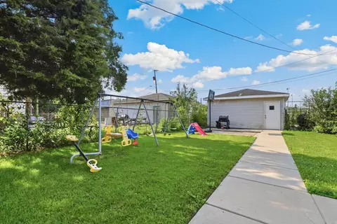 Exterior - 560 E Cass St, Joliet, IL 60432 photo 3 of 4