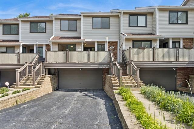 3082 Antelope Springs Rd, Northbrook, IL 60062