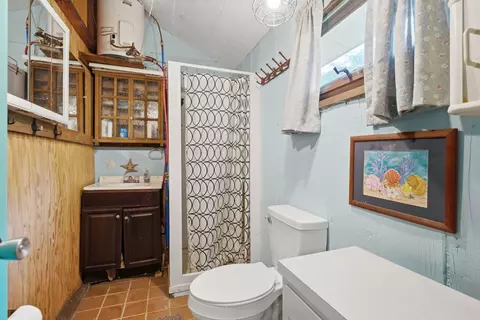 Bath - 20 Willits Ln, Keithsburg, IL 61442 photo 1 of 1