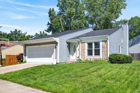 2770 Stoneybrook Ln, Aurora, IL 60502