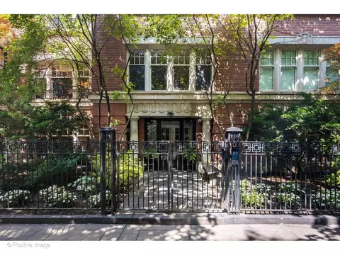 Exterior - 1350 N State Pkwy #GS, Chicago, IL 60610 photo 2 of 5