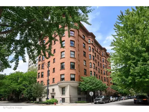 1210 N Astor St #1B, Chicago, IL 60610