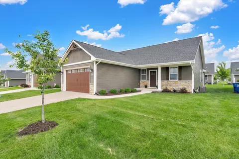 3052 Charissas Pl, Bettendorf, IA 52722