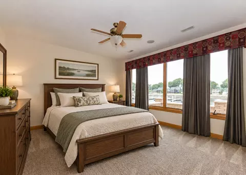 Bedroom - 17 Villa Dr, Hampton, IL 61256 photo 4 of 8