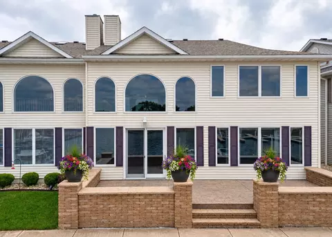 Exterior - 17 Villa Dr, Hampton, IL 61256 photo 3 of 3