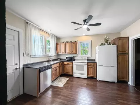 922 E Shawnee St, Freeport, IL 61032 photo 3