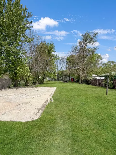 922 E Shawnee St, Freeport, IL 61032 photo 2
