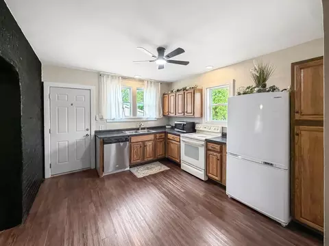 922 E Shawnee St, Freeport, IL 61032 photo 4