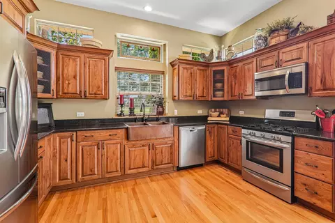 Kitchen - 5715 Saddle Rdg, Johnsburg, IL 60051 photo 2 of 4