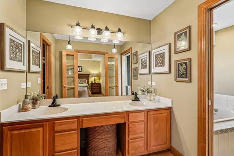 Bath - 5715 Saddle Rdg, Johnsburg, IL 60051 photo 1 of 3