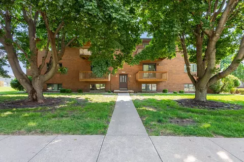 4195 Fairview Dr #1, Bettendorf, IA 52722