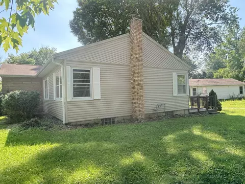 515 E Cedar Ave, Du Quoin, IL 62832 photo 2