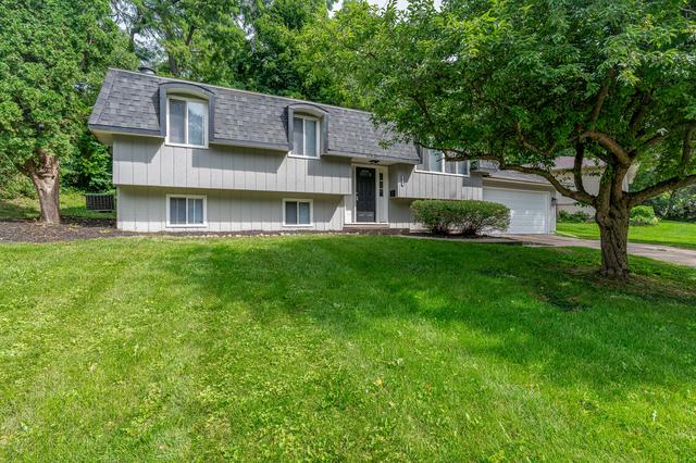 4430 Canterbury Ln, Davenport, IA 52806