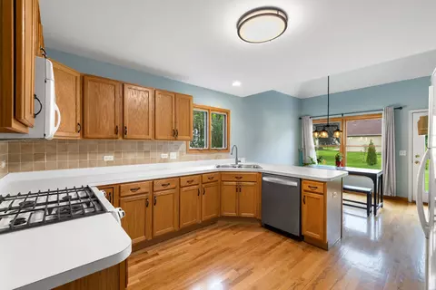 Kitchen - 855 Ayers St, Bolingbrook, IL 60440 photo 1 of 4