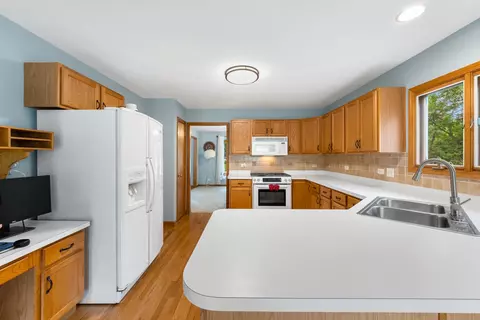 Kitchen - 855 Ayers St, Bolingbrook, IL 60440 photo 4 of 4