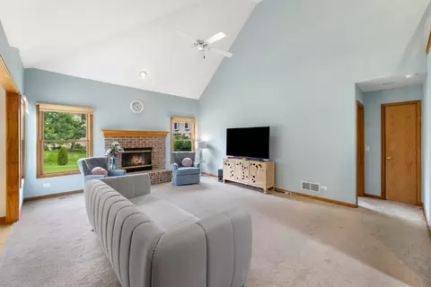 Living - 855 Ayers St, Bolingbrook, IL 60440 photo 2 of 5