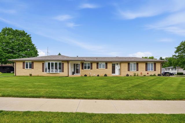 3701 Kennedy Dr, East Moline, IL 61244